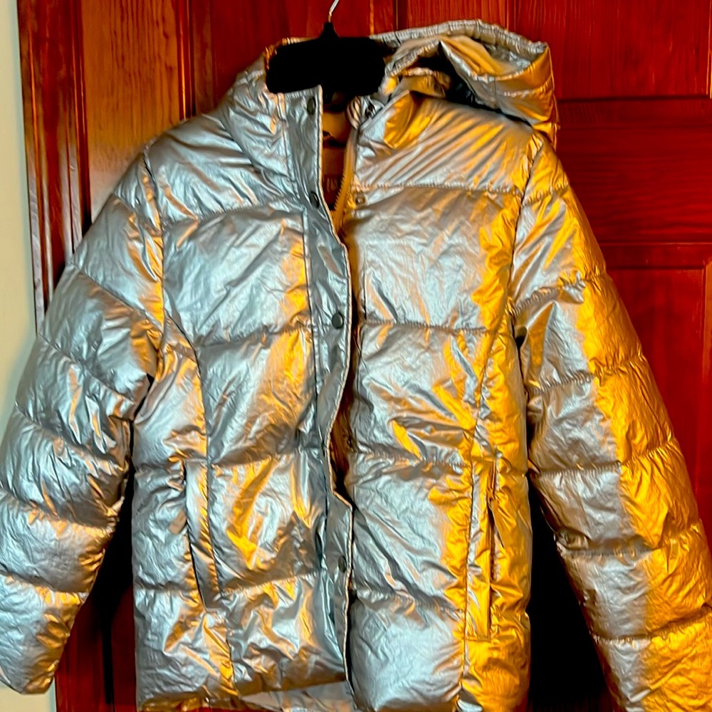 New Amazon Essentials Girls Silver Metallic Puffer Jacket XL NWT Unique